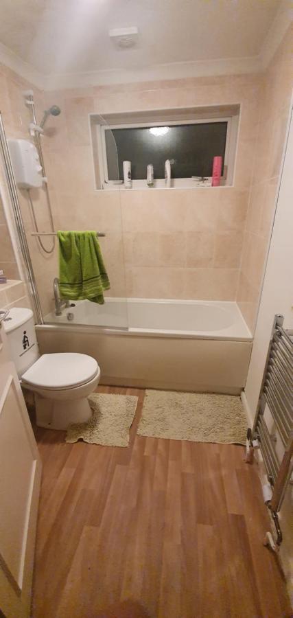 Spacious And Serene Stay Near Milton Keynes Centre Willen ภายนอก รูปภาพ