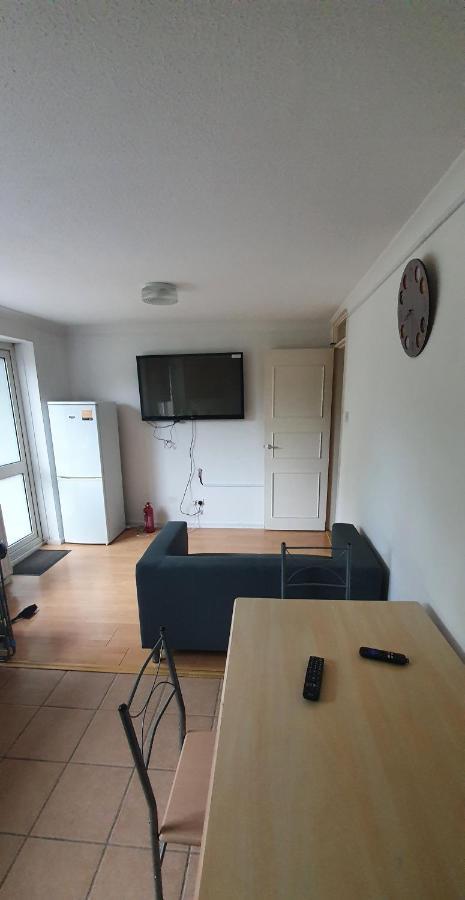 Spacious And Serene Stay Near Milton Keynes Centre Willen ภายนอก รูปภาพ