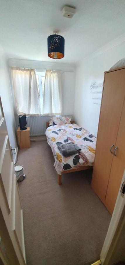 Spacious And Serene Stay Near Milton Keynes Centre Willen ภายนอก รูปภาพ