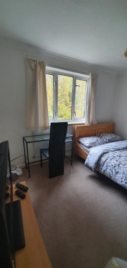 Spacious And Serene Stay Near Milton Keynes Centre Willen ภายนอก รูปภาพ